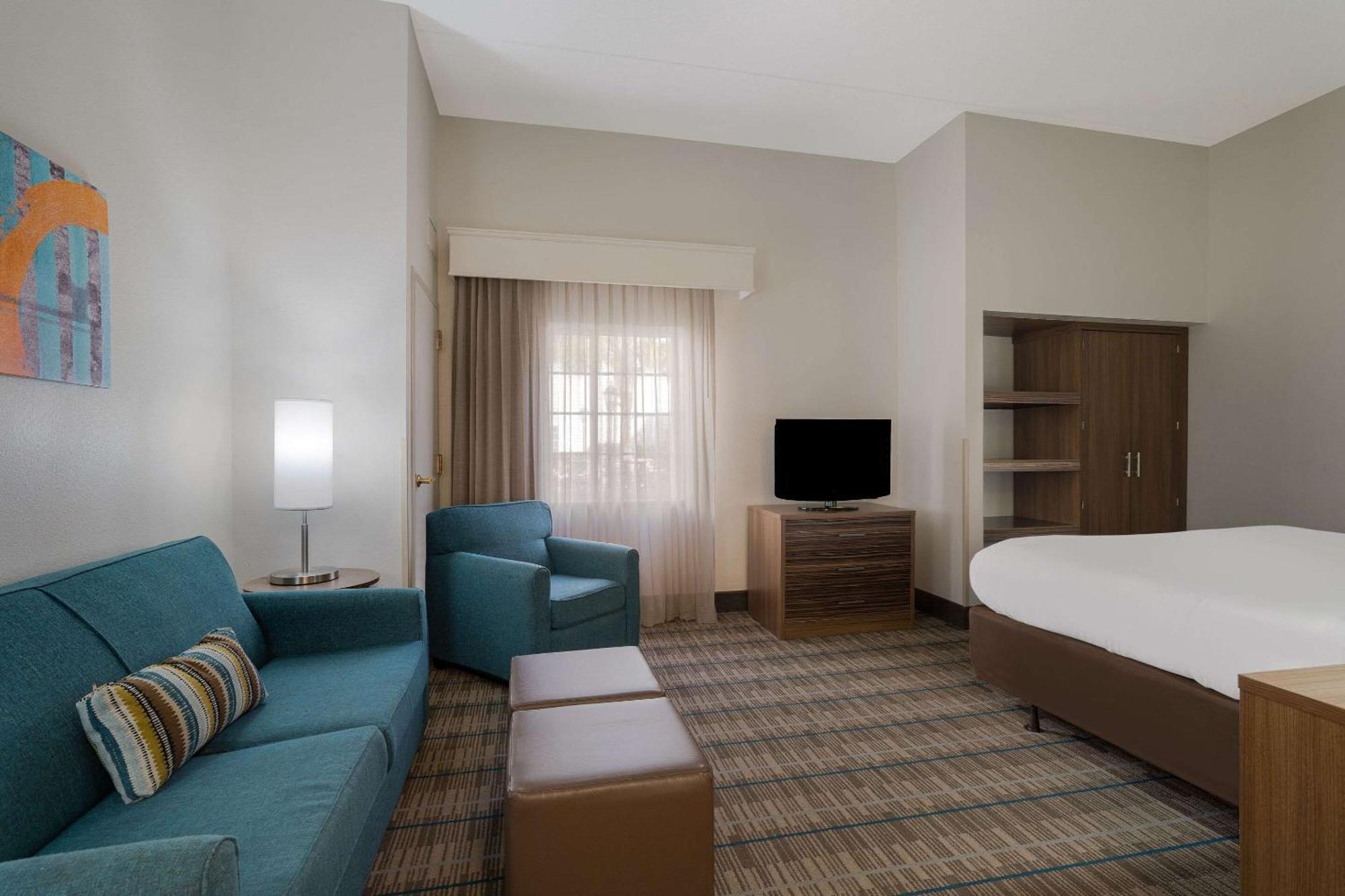 Mainstay Suites Wilmington - University Area Exteriör bild